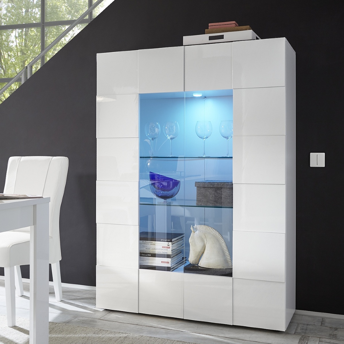 Vitrine design laqué blanc 2 portes MADO avec LED