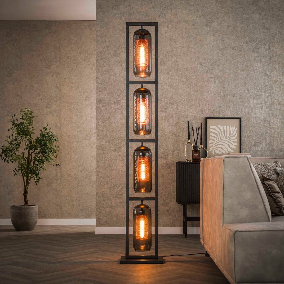 Lampadaire design en verre et acier perforé 4 lampes BRIDGE