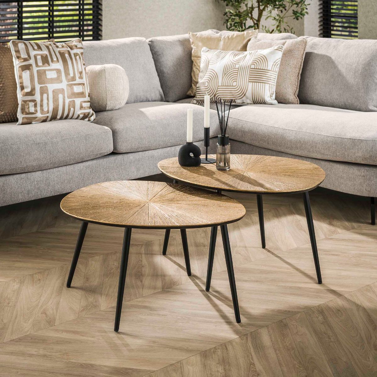 Table basse gigogne organique en métal doré YATO (lot de 2)