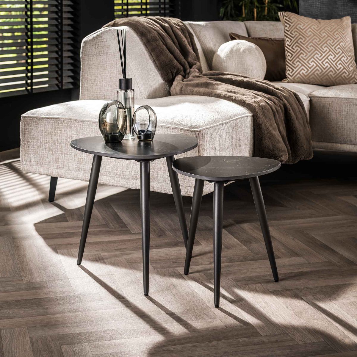 Table d’appoint organique en céramique GLASCOW (lot de 2)