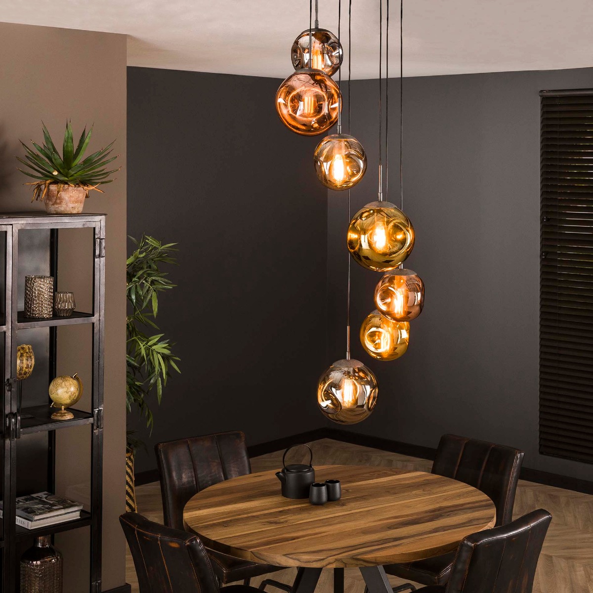 Luminaire suspension design en verre vide sous hall LAURA